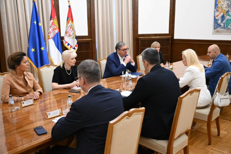 [RTS] Vučić sa NALED-om i Etno mrežom o poboljšanju kvaliteta usluga za građane i privredu
