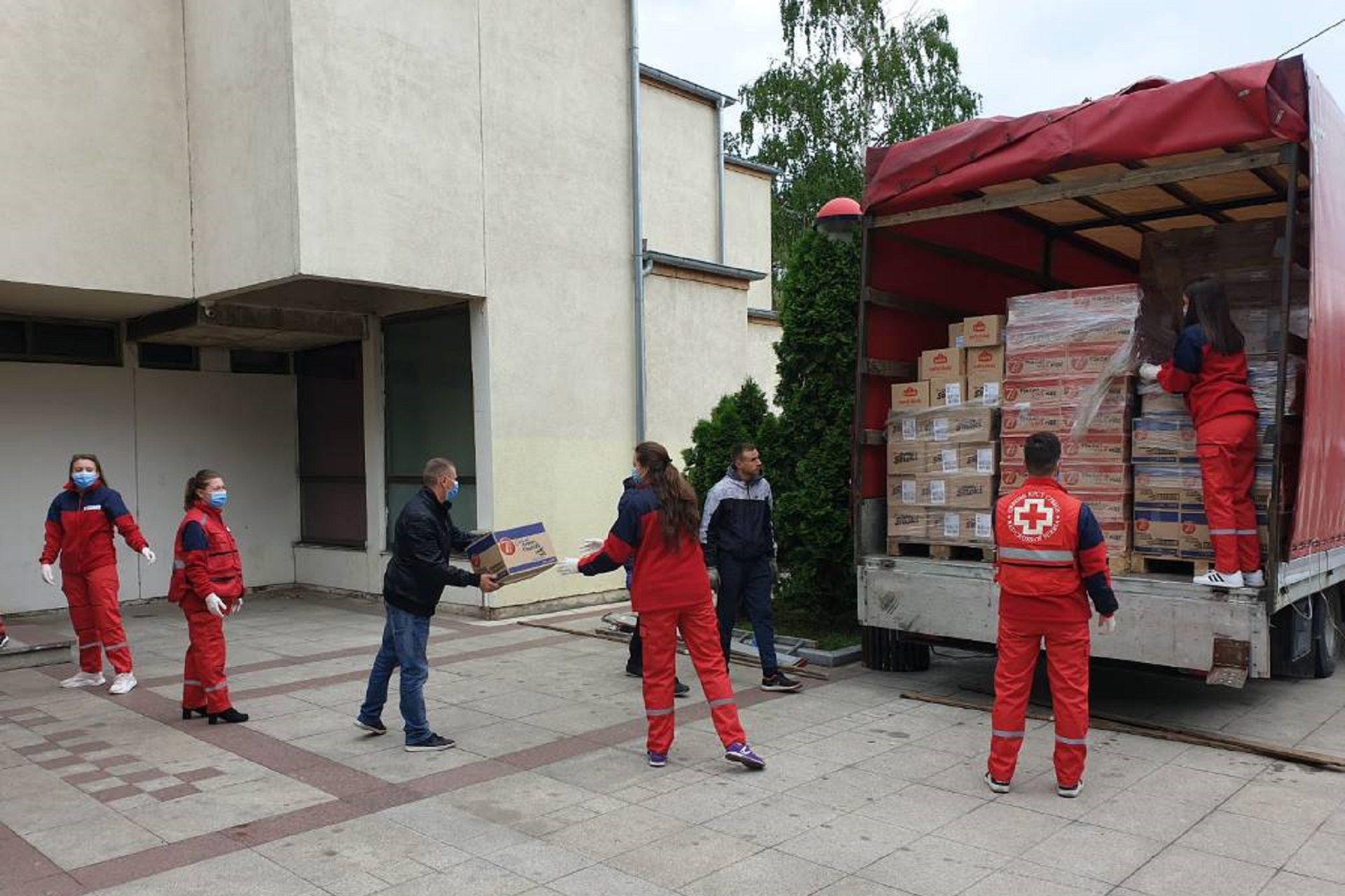 Privreda u saradnji sa NALED-om donirala  45 tona hrane za 10.000 domaćinstava