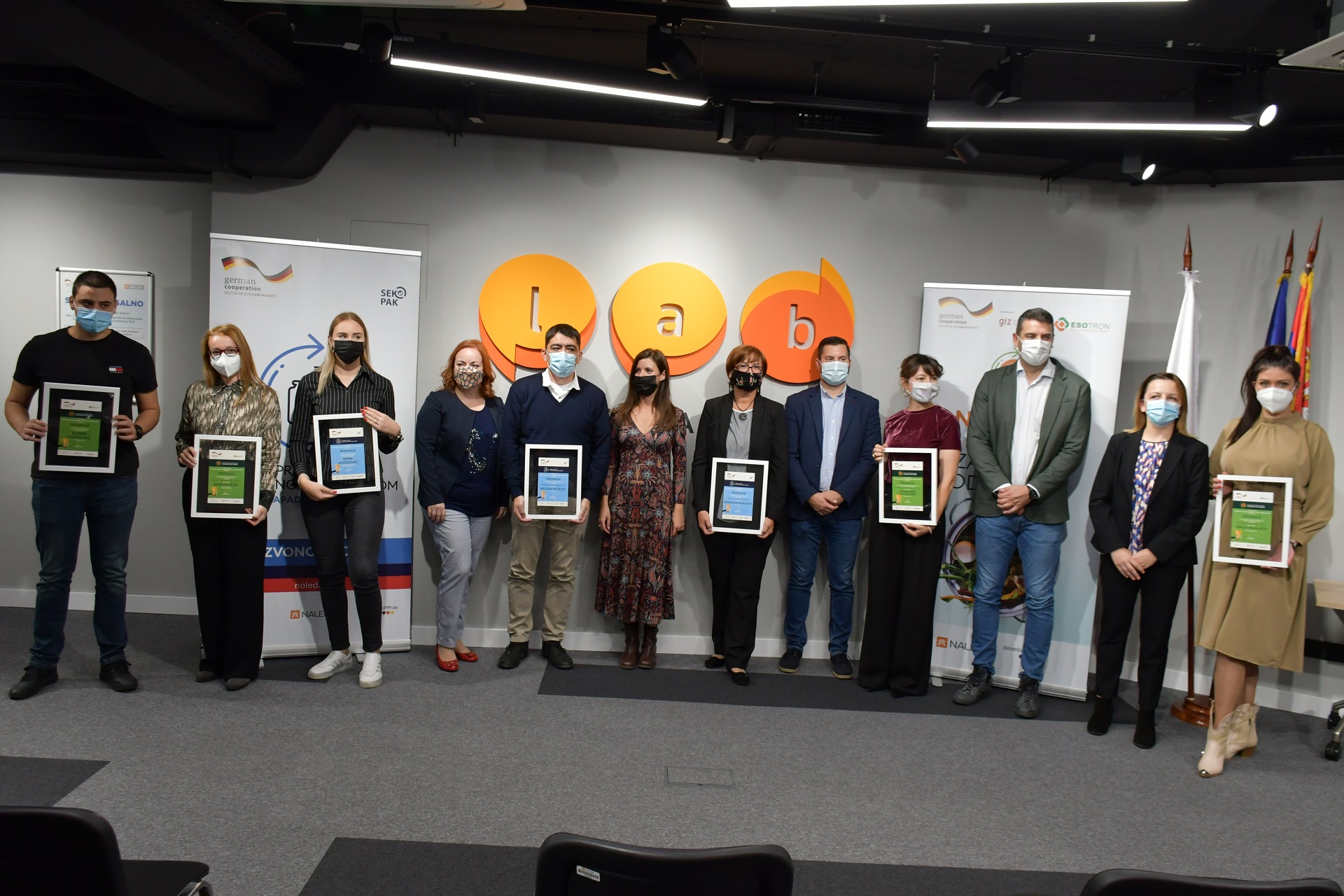 Recognitions were awarded to the winners of the prize competition for journalists and students