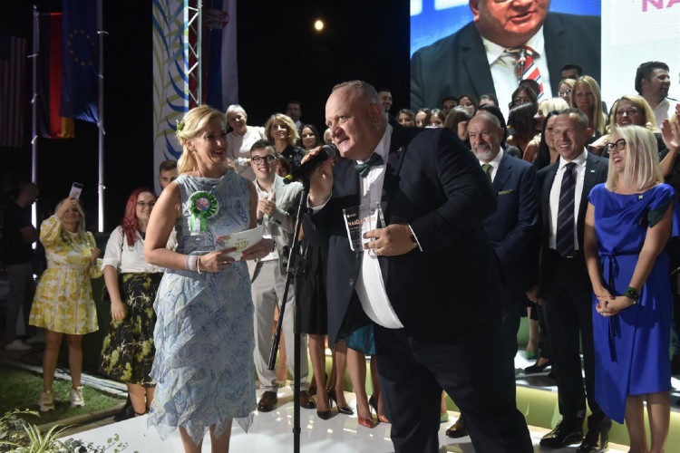 More than 1,000 guests joined the celebration of green-inspired September Gathering