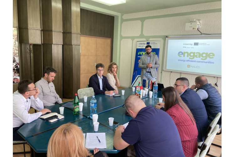 Energy-efficient communities as an opportunity for local development