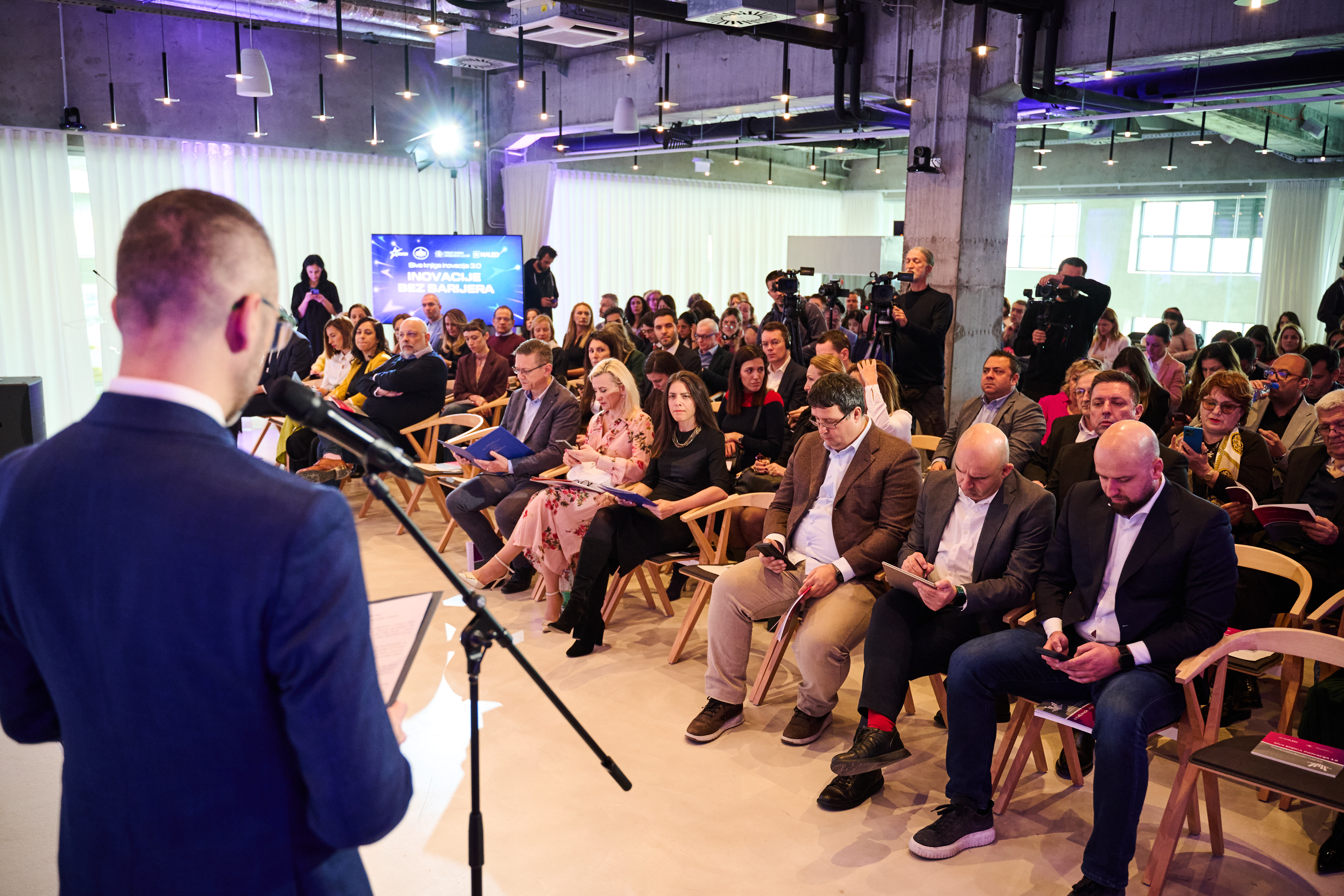 Stigla Siva knjiga inovacija 3.0 - 45 preporuka za brži razvoj startapa i tehnološke privrede u Srbiji 